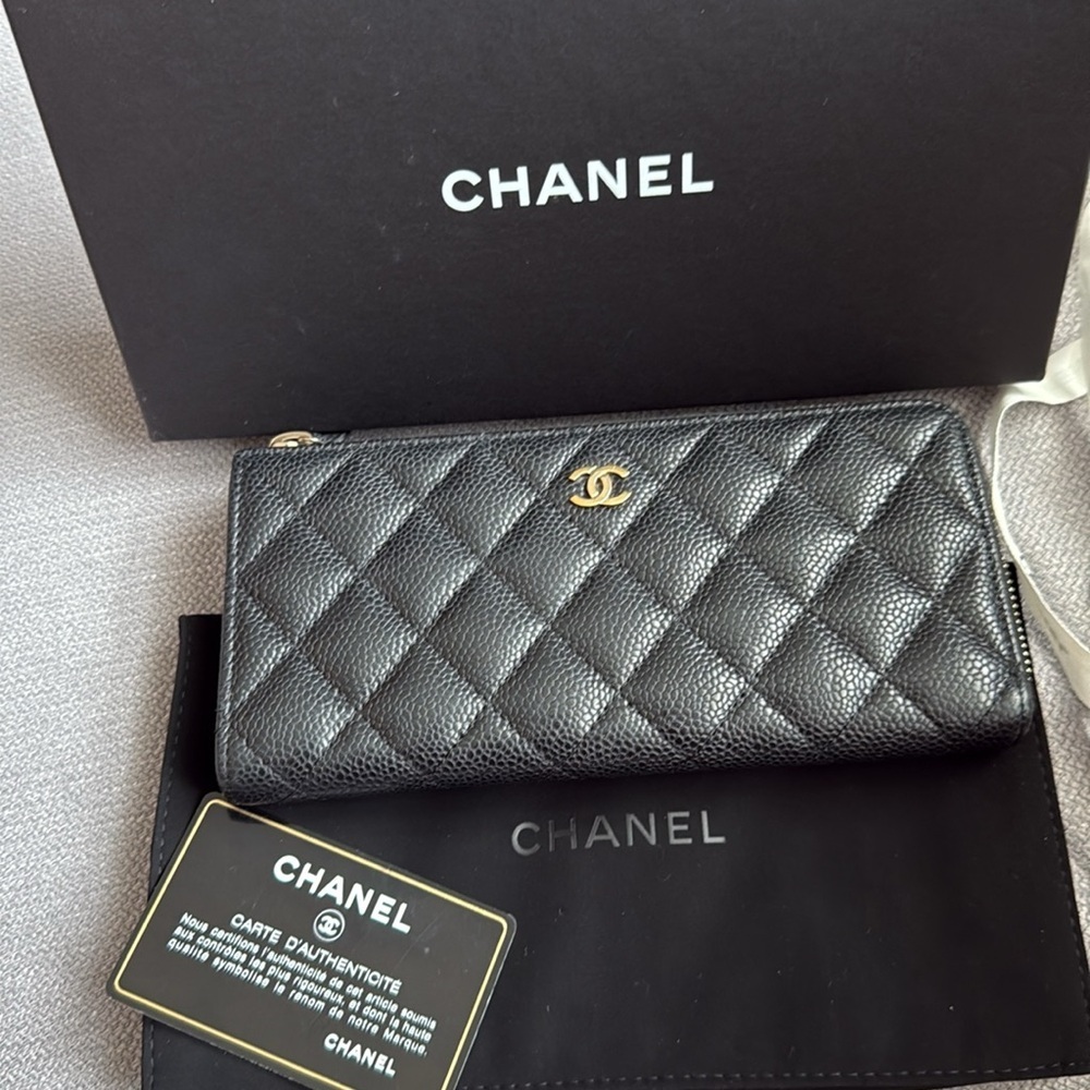Chanel Black Quilted Leather Wallet - Picture 11 of 17